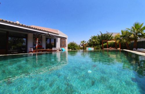 Alcalar Villa | Beautiful Algarve Pool Villa Bali 15min to beach