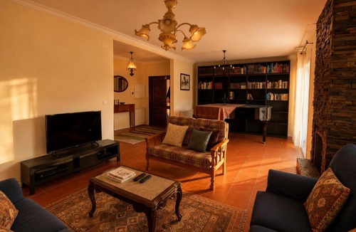 Mafamude Villa | Beautiful and Spacious House - BBQ & Parking