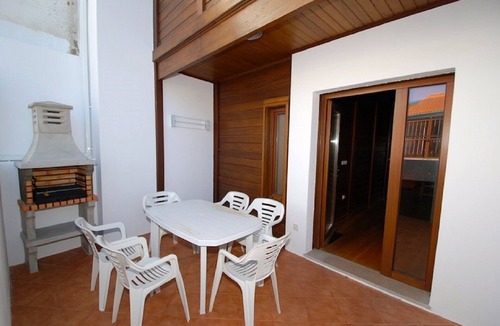 Casais do Rio House | Beautiful holiday house with wood interiors, close to the beach and golf courses