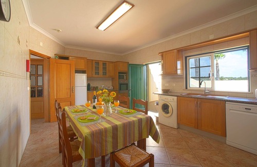 Caramujeira House | Beautiful private villa for 6 guests with private pool, A/C, TV and terrace