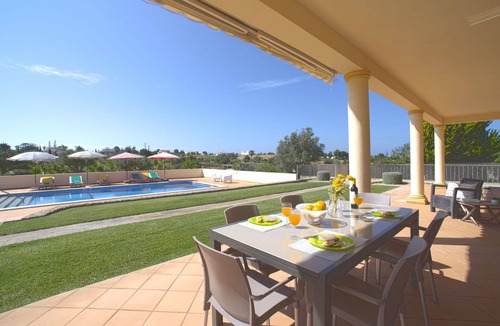 Caramujeira House | Beautiful private villa for 6 guests with private pool, A/C, TV and terrace