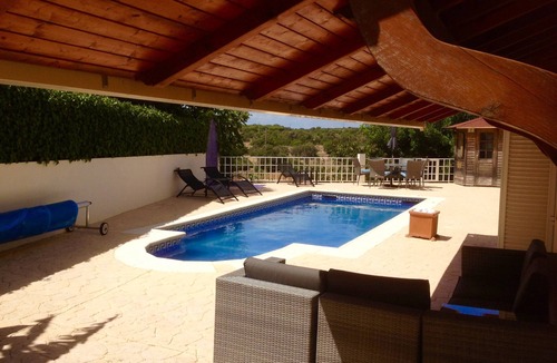 Albufeira Villa | BEAUTIFUL, TRANQUIL VILLA IN AN UPMARKET AREA OF ALBUFEIRA…n