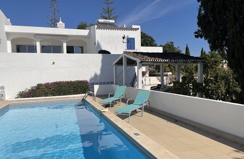 Monte Raposo Villa | beautiful villa with private pool, bbq, wifi, 10 mins from the sea and golf
