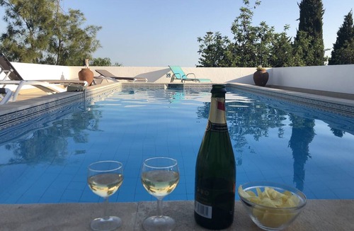 Monte Raposo Villa | beautiful villa with private pool, bbq, wifi, 10 mins from the sea and golf