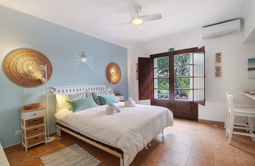 Malhao Bed & Breakfast | Bed and Breakfast 'Casa Margarida' with Private Pool, Wi-Fi and Air Conditioning