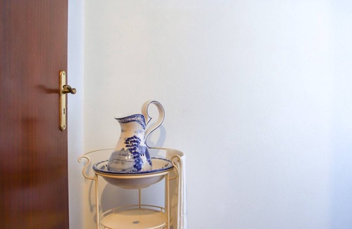 Sortelha Bed & Breakfast | Bed and Breakfast 'Casa Da Lagariça - Sortelha' with Private Garden, Wi-Fi and Air Conditioning