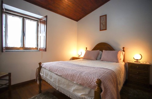 Sortelha Bed & Breakfast | Bed and Breakfast 'Casa Da Lagariça - Sortelha' with Private Garden, Wi-Fi and Air Conditioning