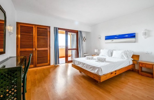 Correeira Apartment | Bellavista Avenida By BeGuest