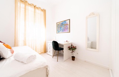 Benfica House | Benfica House in Lisbon with Pool & Garden