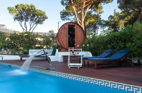 Quarteira Villa | Bento Box Vintage Family Villa & Hot Pool