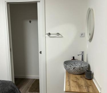 Guimaraes Hotel | Bergui Guesthouse - Em Guimarães desde 2017