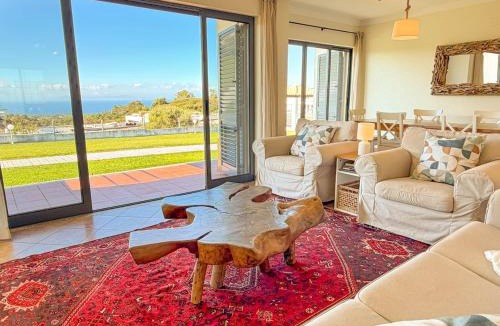 Azoia Apartment | Between Sesimbra & Meco with Ocean View - No Parties Allowed