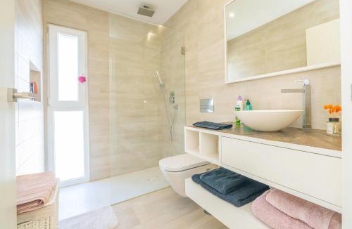 Seixal House | Black Pool House just 10 minutes away from the beach