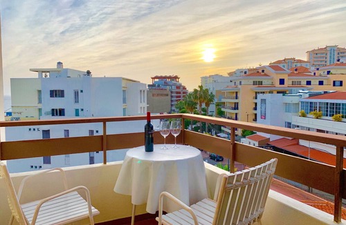 Sao Martinho Apartment | Black & White with pool by Madeira Sun Travel