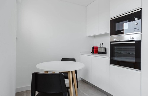 Alvalade Apartment | Blueground | Alvalade, balcony, elev, a/c & washer