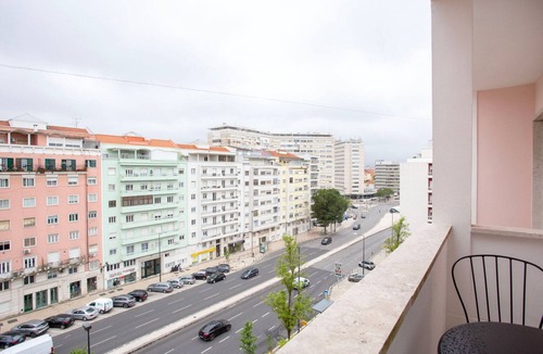 Alvalade Apartment | Blueground | Alvalade, balcony, elev, a/c & washer