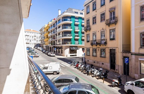 Santo Condestavel Apartment | Blueground | Campo de Ourique, furnished home