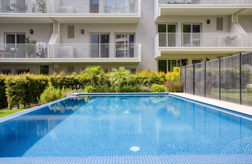 Lisbon Old Town Apartment | Blueground | Santo António, pool & parking