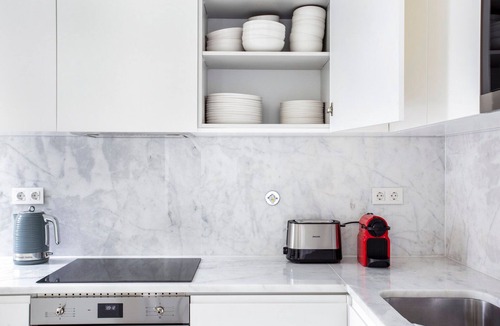 Lisbon Old Town Apartment | Blueground | Santo António, pool & parking
