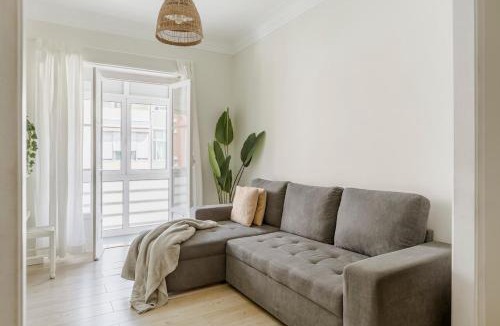 Mina Apartment | Boho Chic 2 bedroom gem 10 min from dowtown free parking