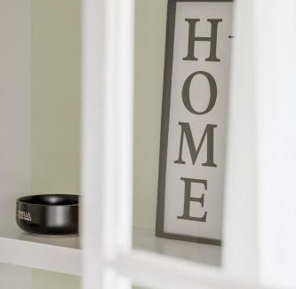 Mina Apartment | Boho Chic 2 bedroom gem 10 min from dowtown free parking