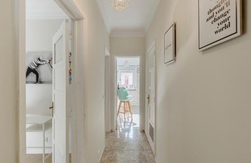 Mina Apartment | Boho Chic 2 bedroom gem 10 min from dowtown free parking