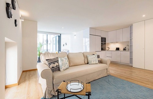 Bonfim Apartment | Bonfim Creative Vibes | Bright & Modern Flat