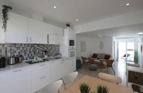 Tavira House | Bougainvillea Holiday Home with Private Terrace, Wi-Fi and Air Conditioning