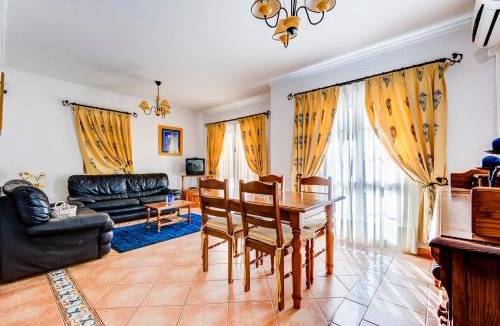 Altura House | Bougainvilleas Villa 5 Bedrooms with Private Pool and Parking - Altura Beach