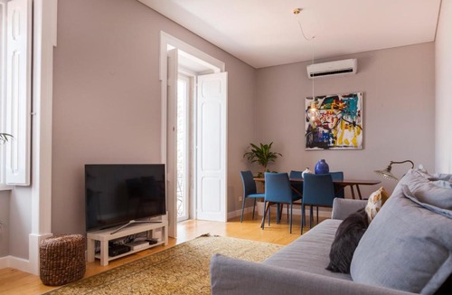 Sao Cristovao e Sao Lourenco Apartment | Breath-Taking River & City View Stunning 3 Bedrooms & 3 Bathrooms With AC Alfama Castle district 1st Floor Apartment