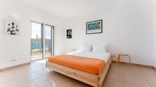 Estombar Villa | Bright 3 BDR Duplex House With Pool by LovelyStay
