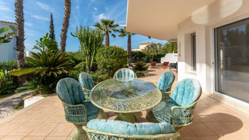 Estombar Villa | Bright 3 BDR Duplex House With Pool by LovelyStay