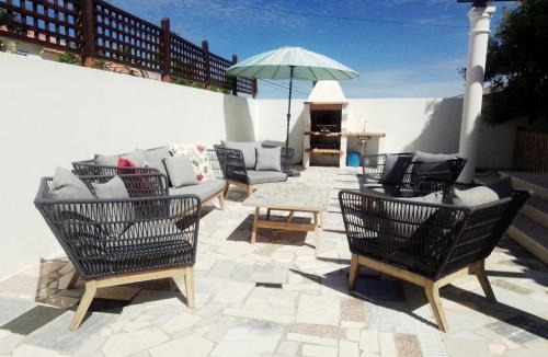 Serra d'El Rei Villa | Bright and Spacious Villa with Patio and BBQ