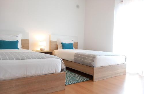 Serra d'El Rei Villa | Bright and Spacious Villa with Patio and BBQ