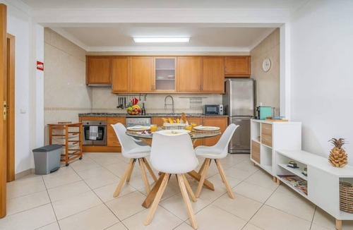 Santa Luzia Apartment | Bright & Comfortable Flat by HostWise