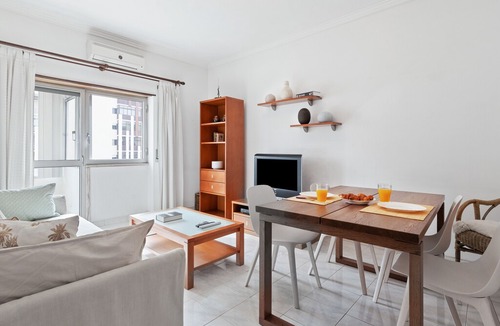 Cova da Piedade Apartment | Bright & Cosy apartment for 4 in Almada