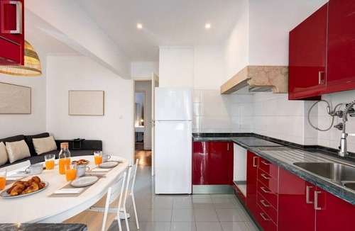 Sao Joao de Deus Apartment | Bright, Custom-Built Apartment with Air Conditioning in Areeiro