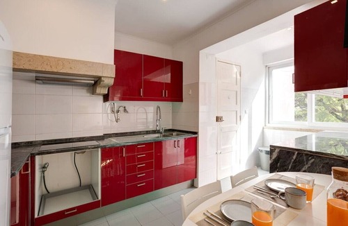 Sao Joao de Deus Apartment | Bright, Custom-Built Apartment with Air Conditioning in Areeiro