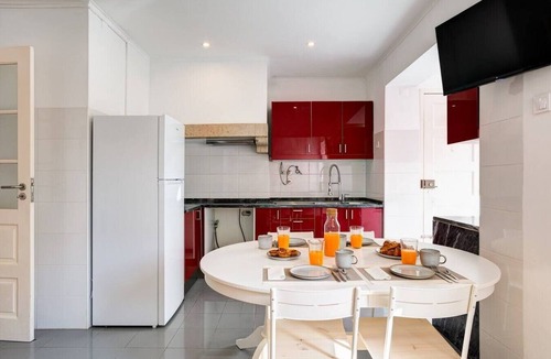 Sao Joao de Deus Apartment | Bright, Custom-Built Apartment with Air Conditioning in Areeiro