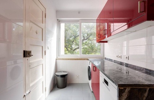 Sao Joao de Deus Apartment | Bright, Custom-Built Apartment with Air Conditioning in Areeiro