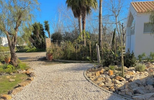 Moncarapacho e Fuseta Apartment | Bright Elegant Algarve Cottage with Natural Pond