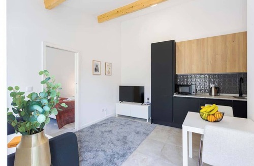 Cedofeita House | Bright Flat | Romantic Escape by HostWise