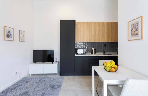 Cedofeita House | Bright Flat | Romantic Escape by HostWise