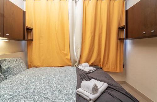 Gale Apartment | Bright Lovely Flat w/Balcony
