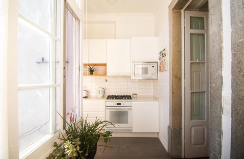 Alcantara Apartment | Bright Riverside Home - AC - Alcântara