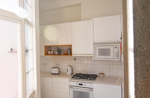 Alcantara Apartment | Bright Riverside Home - AC - Alcântara