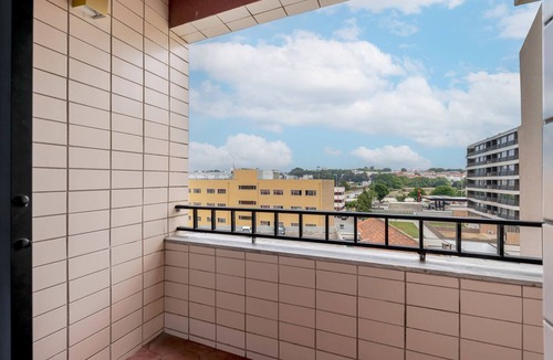 Aldoar Apartment | Bright & Spacious Flat with Balcony by HostWise