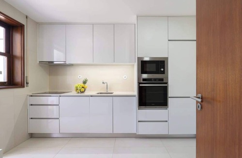Ramalde Apartment | Bright & Spacious Flat by Host Wise
