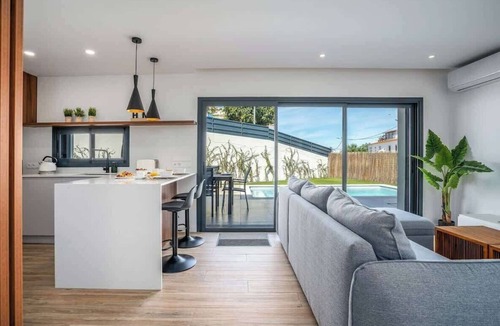 Porches House | Bright Spacious House | Swimming Pool by HostWise