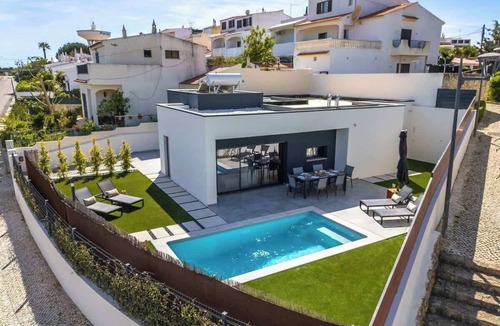 Porches House | Bright Spacious House | Swimming Pool by HostWise